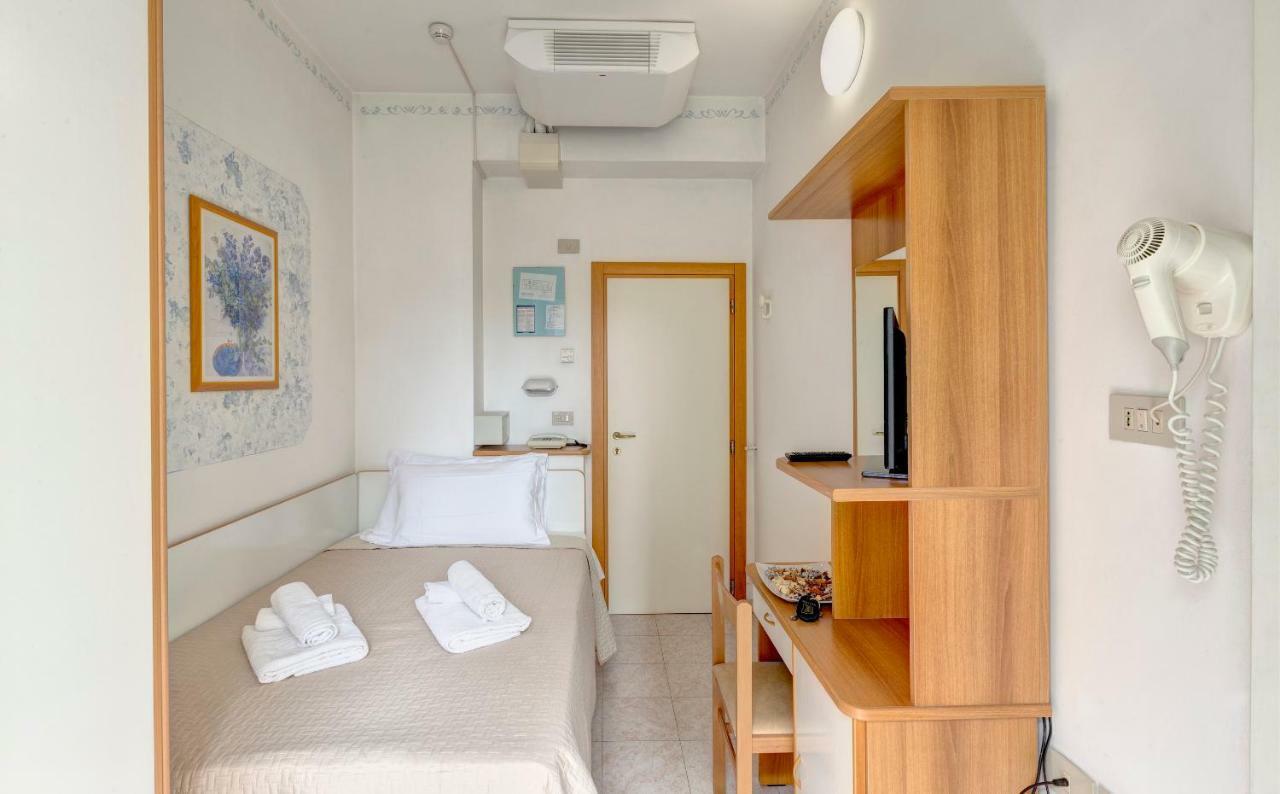 Hotel Niagara Ричоне Екстериор снимка