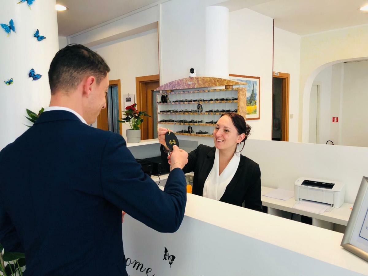 Hotel Niagara Ричоне Екстериор снимка